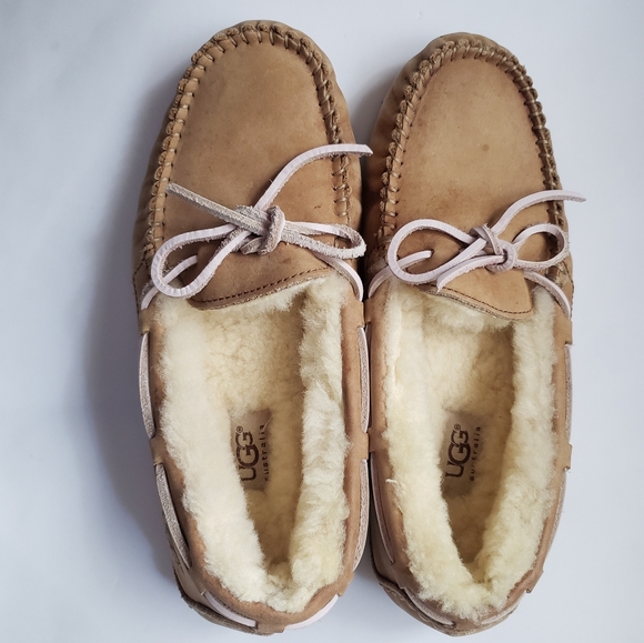 UGG Women's Dakota Moccasin Slippers Size 38  7 US - Picture 3 of 10